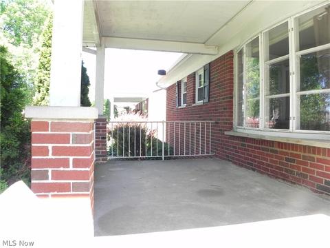 853 Livermore Ln, Elyria, OH 44035 photo 2