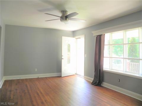 853 Livermore Ln, Elyria, OH 44035 photo 4