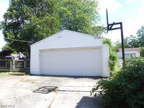 853 Livermore Ln, Elyria, OH 44035 photo 3
