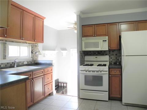 853 Livermore Ln, Elyria, OH 44035 photo 7