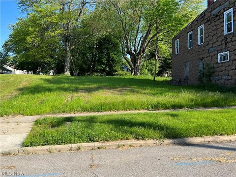 1149 W 9th St, Ashtabula, OH 44004 photo 5