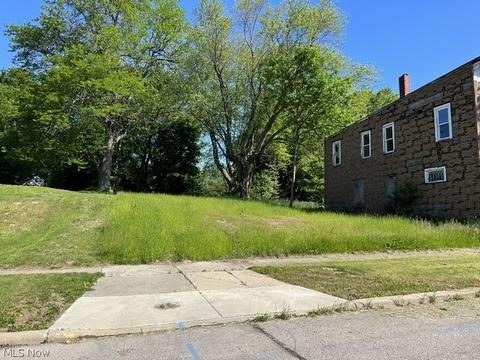 1149 W 9th St, Ashtabula, OH 44004 photo 3