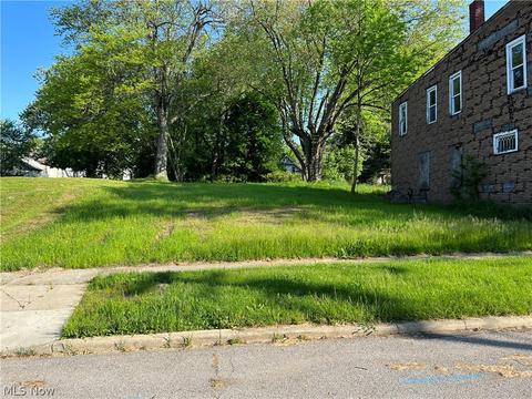 1149 W 9th St, Ashtabula, OH 44004 photo 6