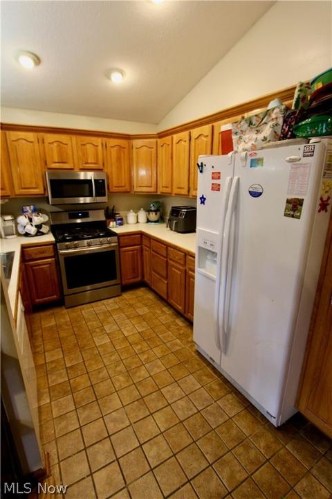 360 Hickory Run, Lagrange, OH 44050 photo 12