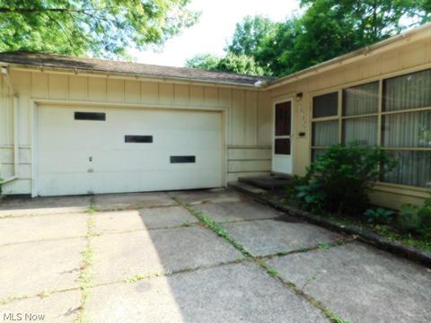 445 Lombardy Dr, Berea, OH 44017 photo 1