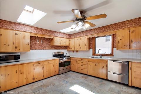 433 Poplar St, Elyria, OH 44035 photo 9
