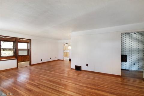433 Poplar St, Elyria, OH 44035 photo 3