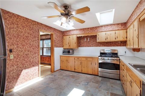 433 Poplar St, Elyria, OH 44035 photo 8