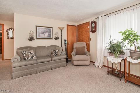 1860 E 37th St, Lorain, OH 44055 photo 3