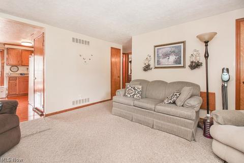 1860 E 37th St, Lorain, OH 44055 photo 5