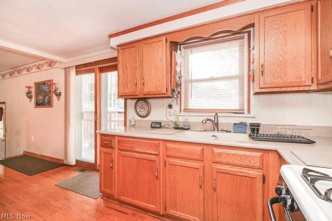 1860 E 37th St, Lorain, OH 44055 photo 7