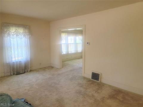 137 E 10th St, Dover, OH 44622 photo 5