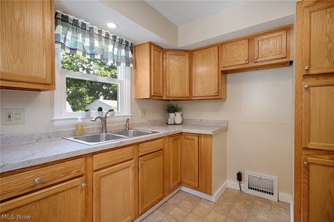 2507 Edwin Ave, Akron, OH 44314 photo 12