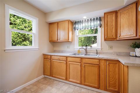 2507 Edwin Ave, Akron, OH 44314 photo 11