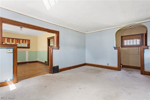 411 11th St, Elyria, OH 44035 photo 2