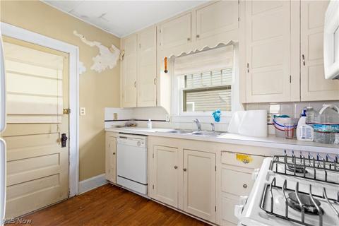 411 11th St, Elyria, OH 44035 photo 5