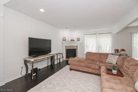 4584 Blush Ct, Lorain, OH 44053 photo 3
