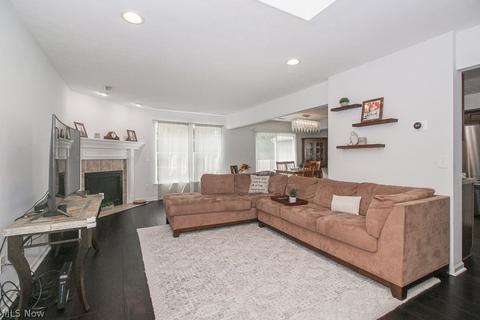 4584 Blush Ct, Lorain, OH 44053 photo 2