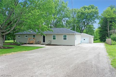 11903 Bean Rd, Chardon, OH 44024 photo 2
