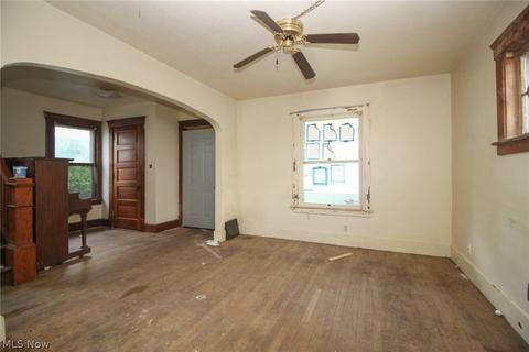 230 Spruce St, Elyria, OH 44035 photo 3
