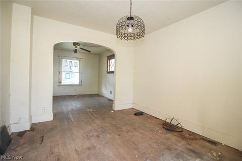 230 Spruce St, Elyria, OH 44035 photo 4