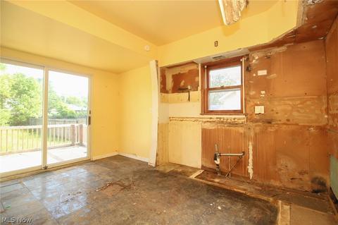 230 Spruce St, Elyria, OH 44035 photo 5