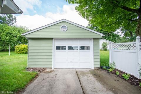 561 Audrey Ln, Struthers, OH 44471 photo 5