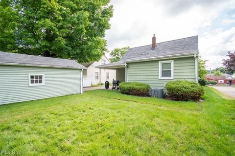 561 Audrey Ln, Struthers, OH 44471 photo 9