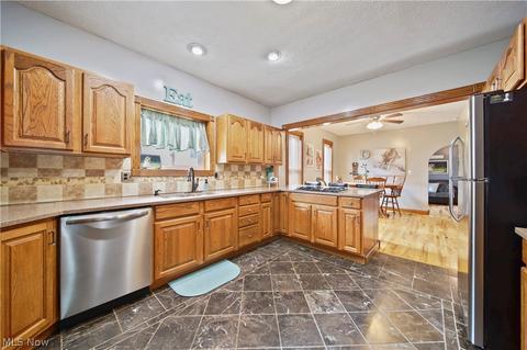 89 E Ashtabula St, Jefferson, OH 44047 photo 6