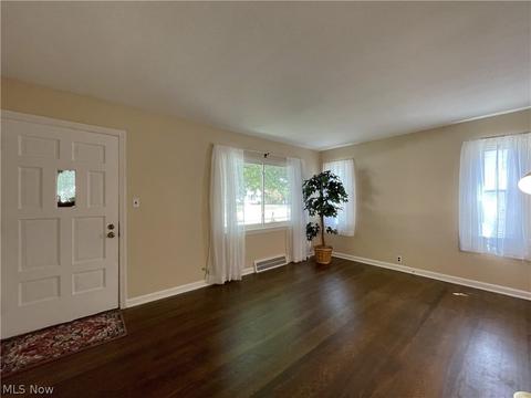 900 E 260th St, Euclid, OH 44132 photo 8