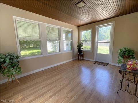 900 E 260th St, Euclid, OH 44132 photo 4