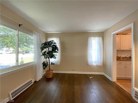 900 E 260th St, Euclid, OH 44132 photo 6