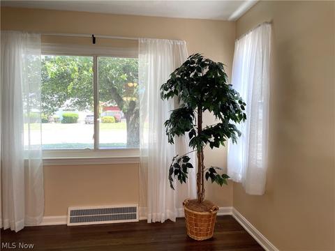 900 E 260th St, Euclid, OH 44132 photo 7