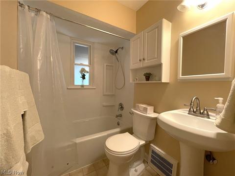 900 E 260th St, Euclid, OH 44132 photo 14