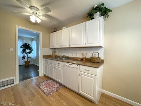 900 E 260th St, Euclid, OH 44132 photo 11
