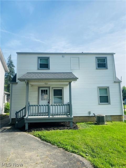 646 Elm St, Struthers, OH 44471 photo 2