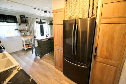 350 Adrian Dr, Berea, OH 44017 photo 25