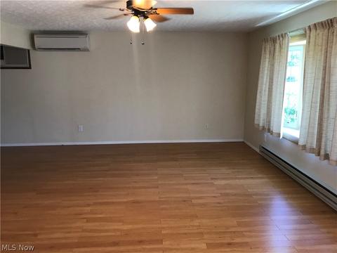 157 Valley Forge Cir, Elyria, OH 44035 photo 2