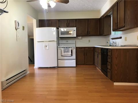 157 Valley Forge Cir, Elyria, OH 44035 photo 3