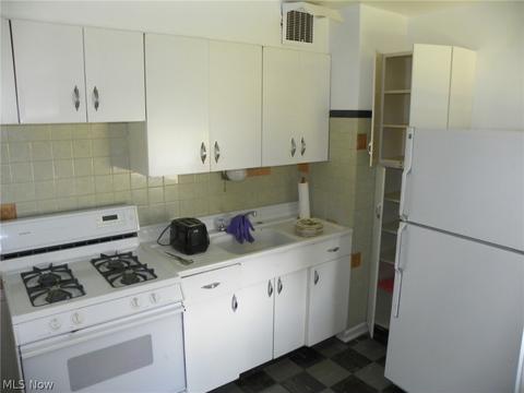 5902 Gerald Ave, Parma, OH 44129 photo 4