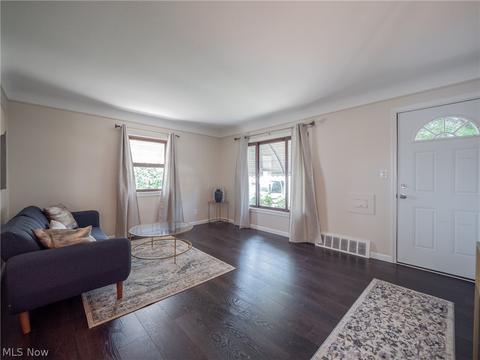 935 E 248th St, Euclid, OH 44123 photo 4