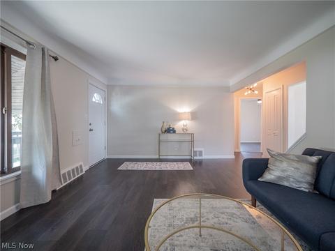 935 E 248th St, Euclid, OH 44123 photo 6