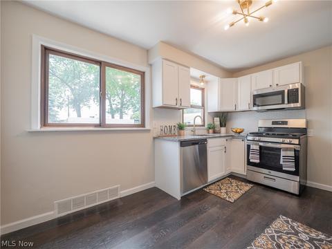 935 E 248th St, Euclid, OH 44123 photo 11