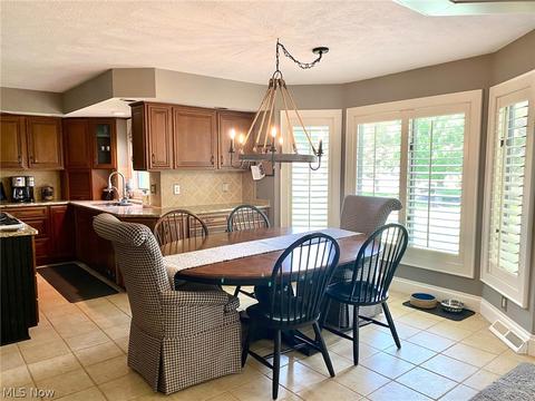 108 Vanderbilt Ct, Elyria, OH 44035 photo 9
