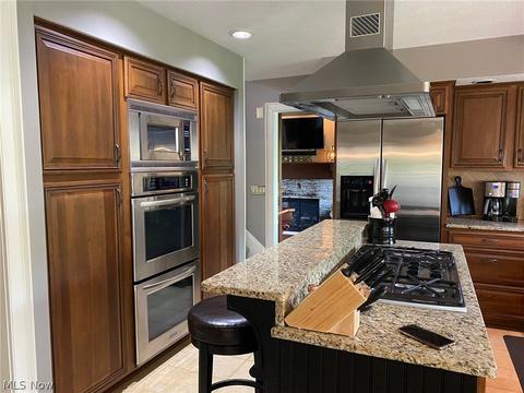 108 Vanderbilt Ct, Elyria, OH 44035 photo 8