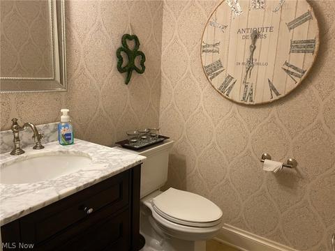 108 Vanderbilt Ct, Elyria, OH 44035 photo 12