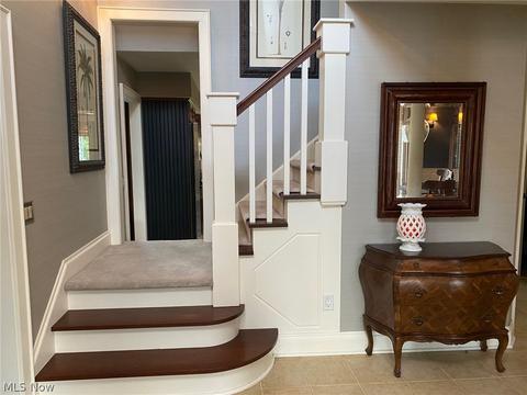 108 Vanderbilt Ct, Elyria, OH 44035 photo 2