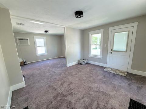237 Winckles St, Elyria, OH 44035 photo 2
