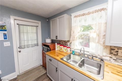 2403 E 33rd St, Lorain, OH 44055 photo 17