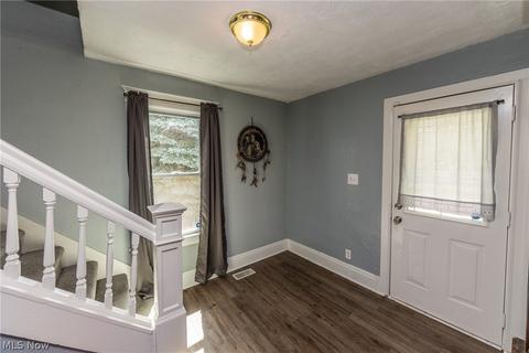 2403 E 33rd St, Lorain, OH 44055 photo 4